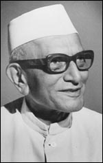 desai1 Morarji Desai: India's Resilient Prime Minister